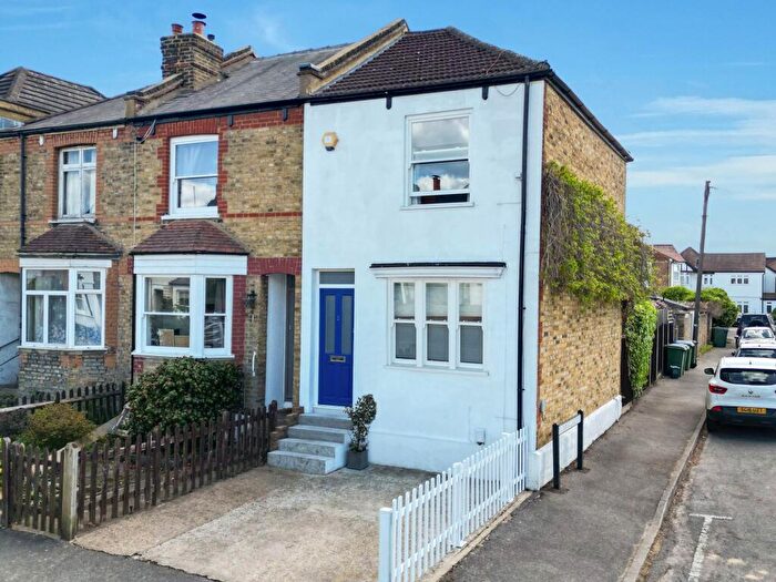 3 Bedroom End Of Terrace House For Sale In Summer Road, East Molesey, KT8