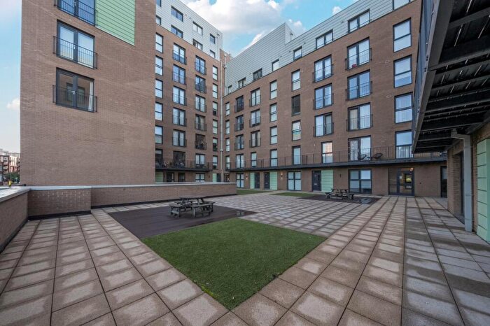 2 Bedroom Duplex For Sale In Middlewood Plaza, Craven Street, Salford, Greater Manchester, M5