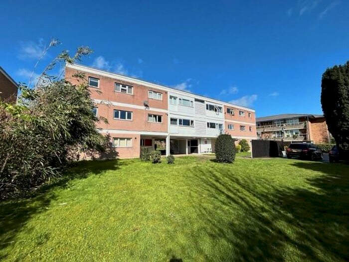 2 Bedroom Apartment To Rent In Brighton Road, Crawley, RH10