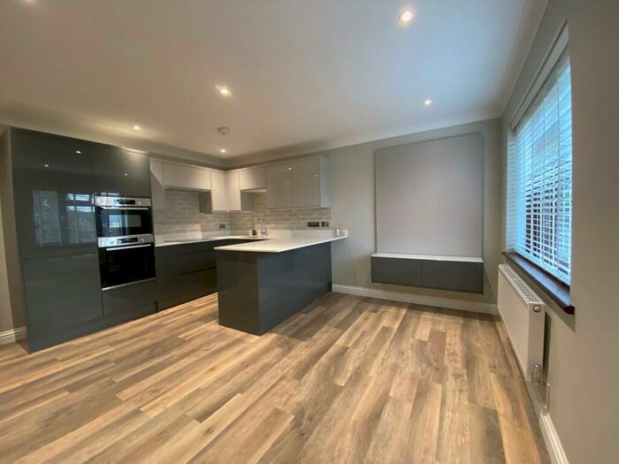 2 Bedroom Flat To Rent In Esher, KT10