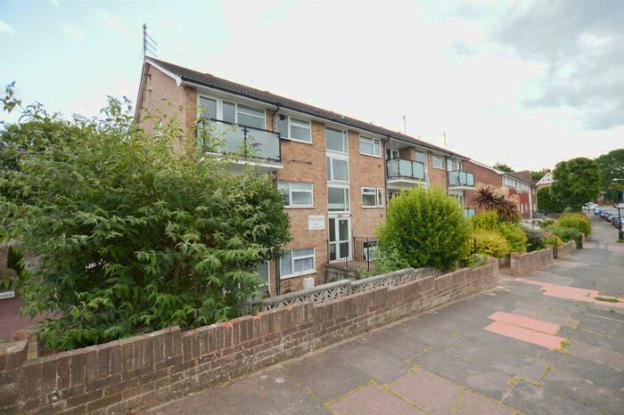 2 Bedroom Flat To Rent In Moat Croft Road, Eastbourne, BN21