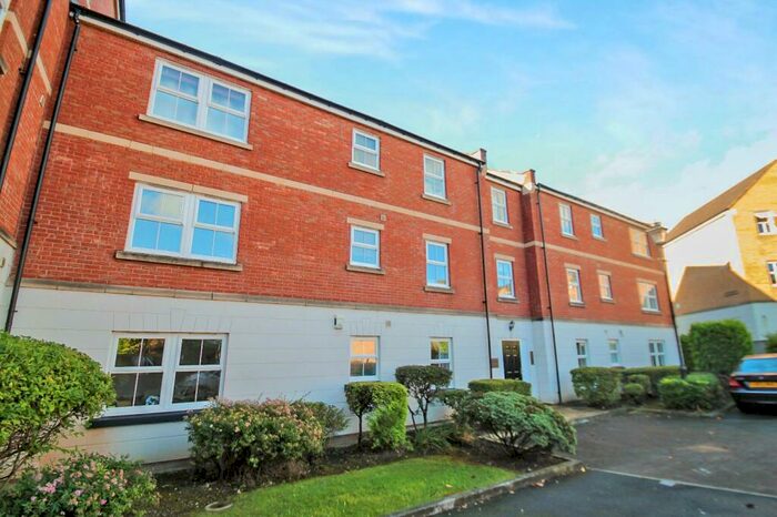 2 Bedroom Flat To Rent In Mansion Gate Drive, Leeds, West Yorkshire, Uk, LS7