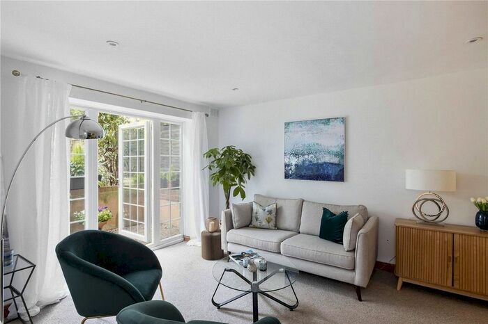 2 Bedroom Flat To Rent In Ambleside Avenue, London, SW16