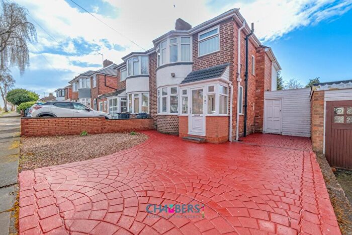 3 Bedroom Semi-Detached House For Sale In Teesdale Avenue, Hodge Hill, Birmingham, B34