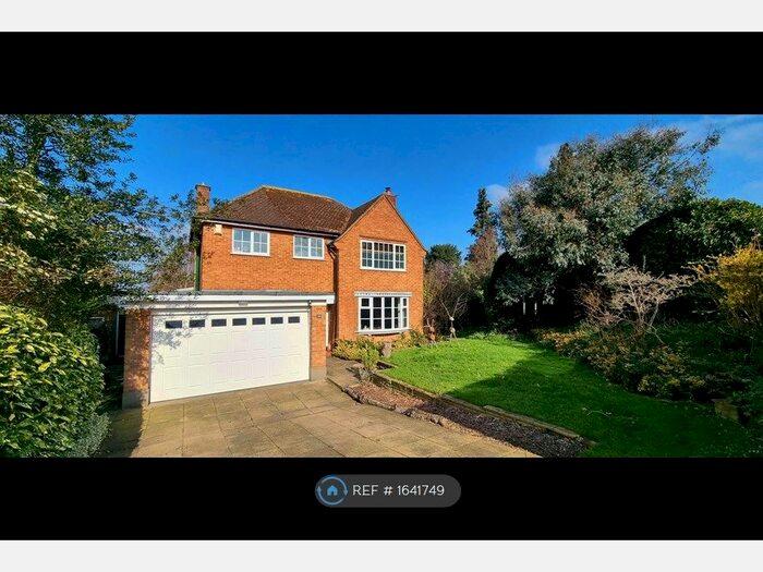 3 Bedroom Detached House To Rent In Chestnut Grove, Barnet, EN4