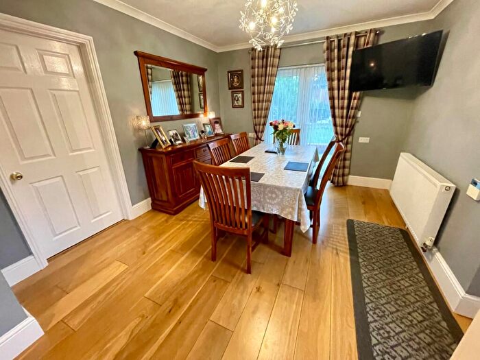 3 Bedroom Detached Bungalow For Sale In Mayfield Road, Luton, Bedfordshire, LU2
