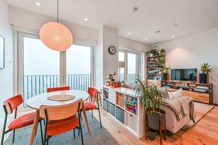 2 Bedroom Flat For Sale In Keybridge Tower, Exchange Gardens, Vauxhall, London, SW8