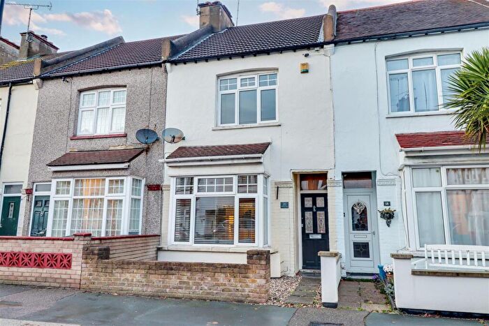 2 Bedroom Terraced House For Sale In Wellington Avenue, Westcliff-On-Sea, SS0