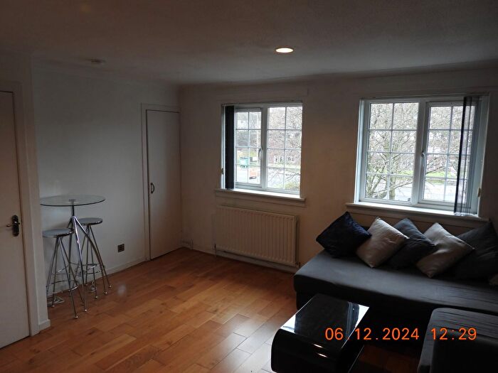 1 Bedroom Flat To Rent In Tibbermore Road, Glasgow, G11