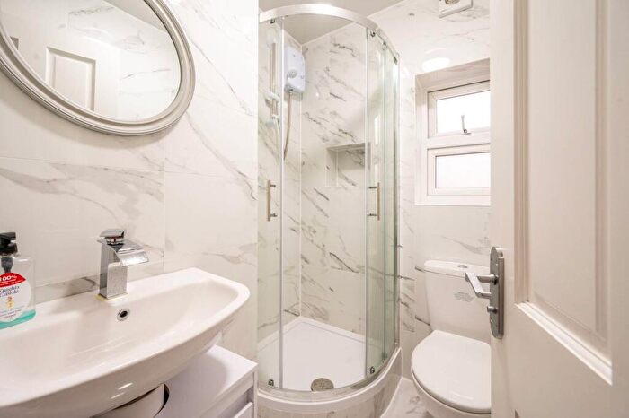 4 Bedroom Flat To Rent In St Stephen's Road, Stratford, London, E6