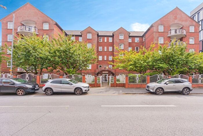 1 Bedroom Flat For Sale In Hathersage Road, Manchester, Greater Manchester, M13