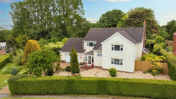 4 Bedroom Detached House For Sale In Livesey Road, Ludborough, DN36