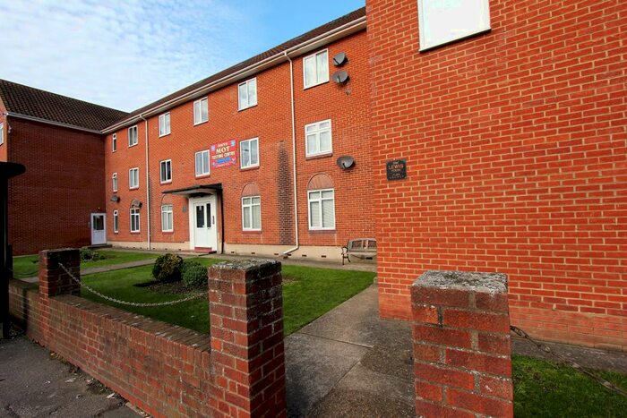 1 Bedroom Flat To Rent In London Road, Stanford Le Hope SS17