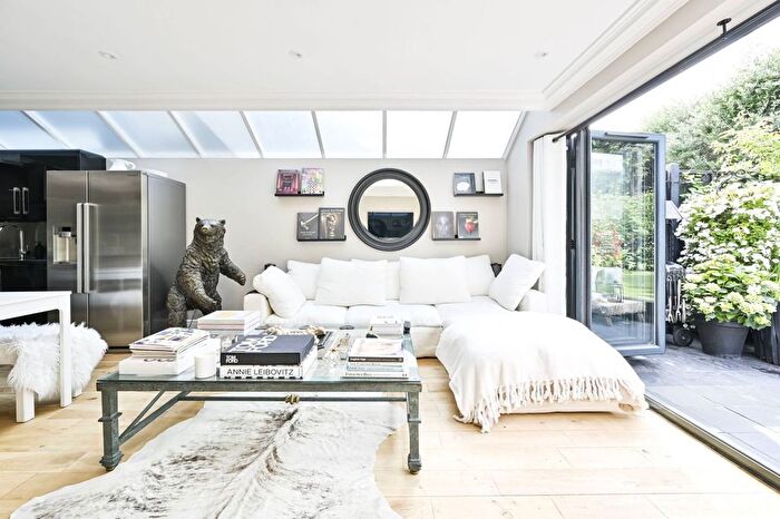 2 Bedroom Flat To Rent In Althea Street, London, SW6