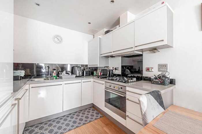 2 Bedroom Flat To Rent In Manor Road, Harrow, HA1