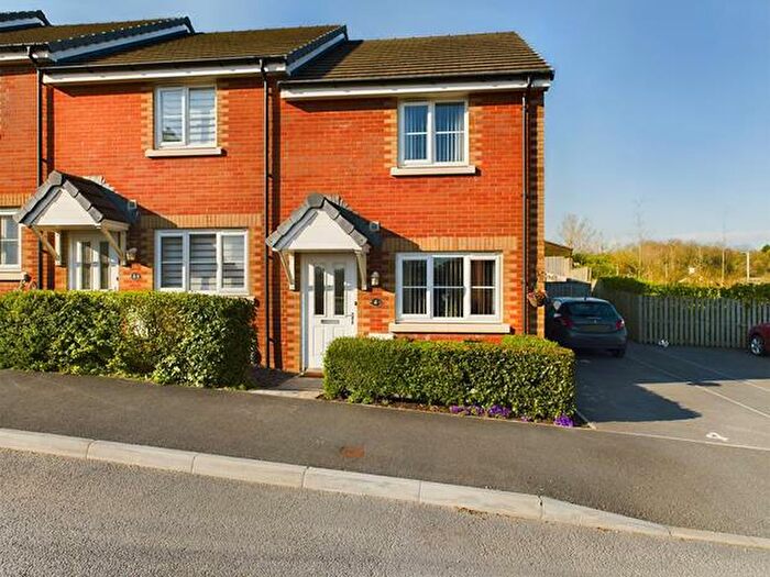 2 Bedroom End Of Terrace House To Rent In Old Market Place, Holsworthy, EX22