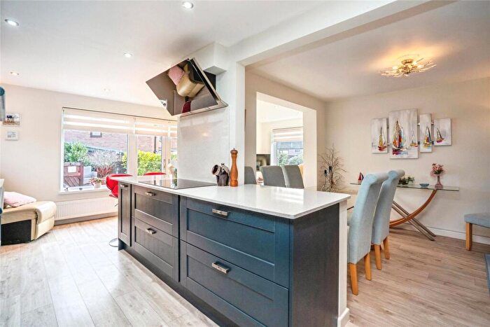 3 Bedroom Detached House For Sale In Cornbrook Grove, Waterlooville, Hampshire, PO7