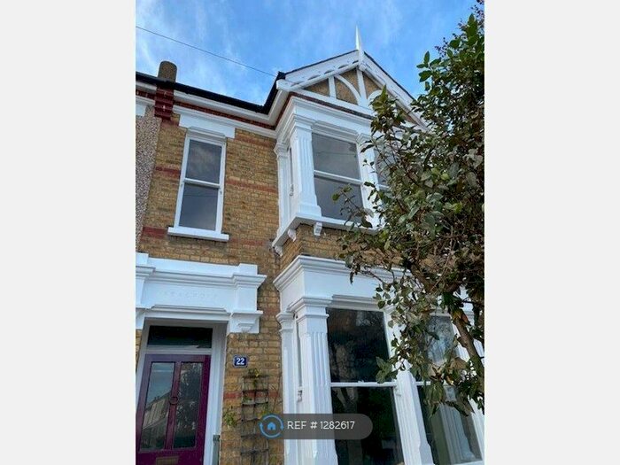 3 Bedroom Semi-Detached House To Rent In Avenue Road, Leigh-On-Sea SS9