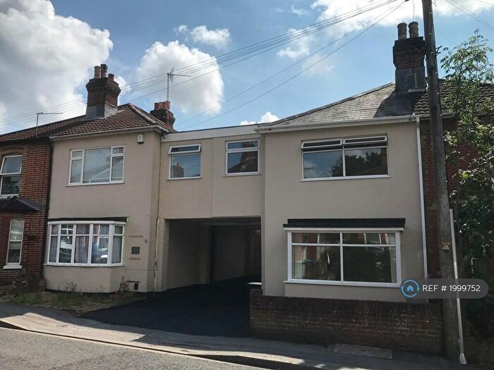 4 Bedroom Semi-Detached House To Rent In St Annes Road, Southampton, SO19