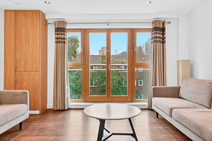 3 Bedroom Apartment To Rent In Chicksand Street, Spitalfields, London, E1