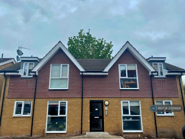 2 Bedroom Flat To Rent In Craufurd Rise, Maidenhead, SL6