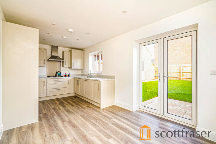 3 Bedroom Detached House To Rent In Durham Close, Bicester, OX26