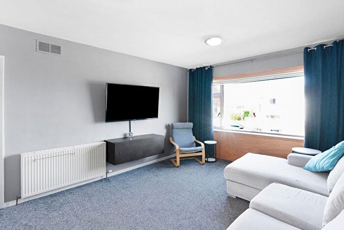 2 Bedroom Flat To Rent In Greenfield Road, Edinburgh, EH14