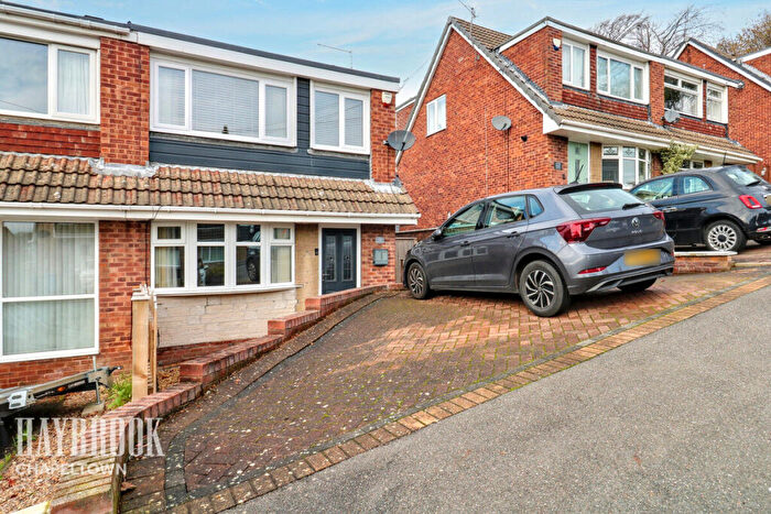 3 Bedroom Semi Detached House For Sale In Glenwood Crescent, Chapeltown, S35