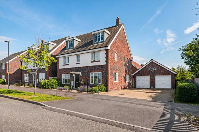 5 Bedroom Detached House For Sale In Foxglove Drive, Crawley, West Sussex, RH10