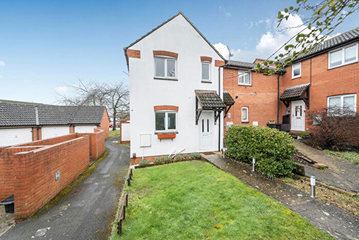 2 Bedroom End Of Terrace House For Sale In Oakwood Road, Eastleaze, Swindon, SN5