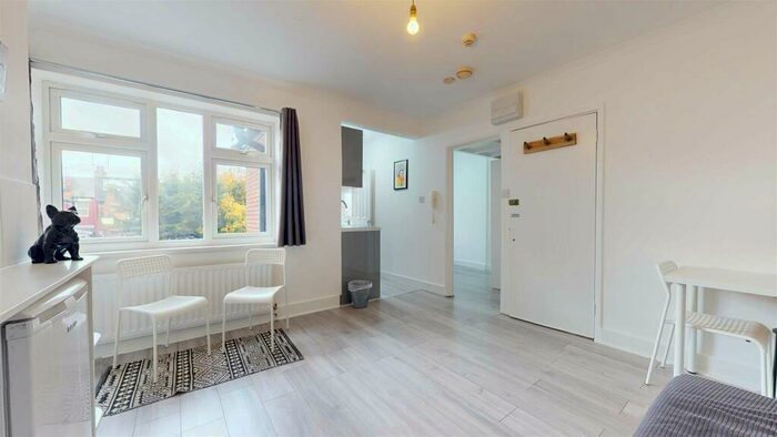 1 Bedroom Flat To Rent In Chandos Road, NW2