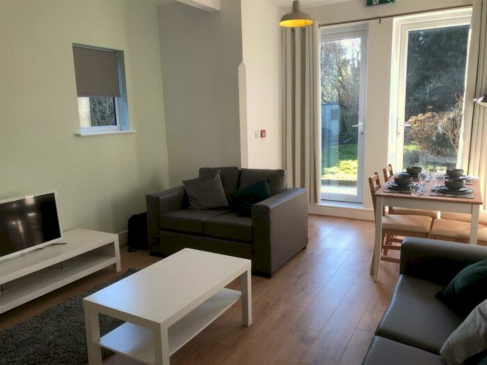 6 Bedroom Semi-Detached House To Rent In Empress Road, Derby, DE23