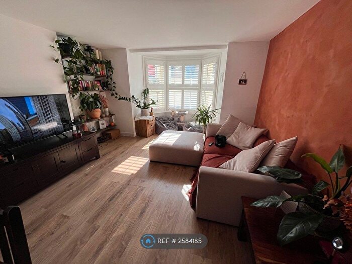 1 Bedroom Flat To Rent In Camberwell, London, SE5