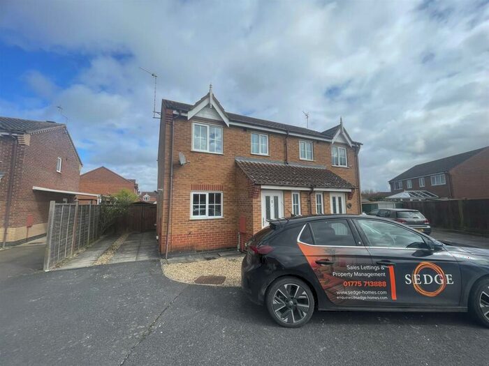 3 Bedroom Semi-Detached House To Rent In Hillary Close, Spalding, PE11