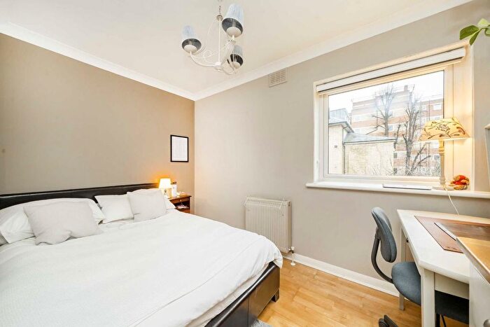 2 Bedroom Flat For Sale In Upper Richmond Road, London, SW15
