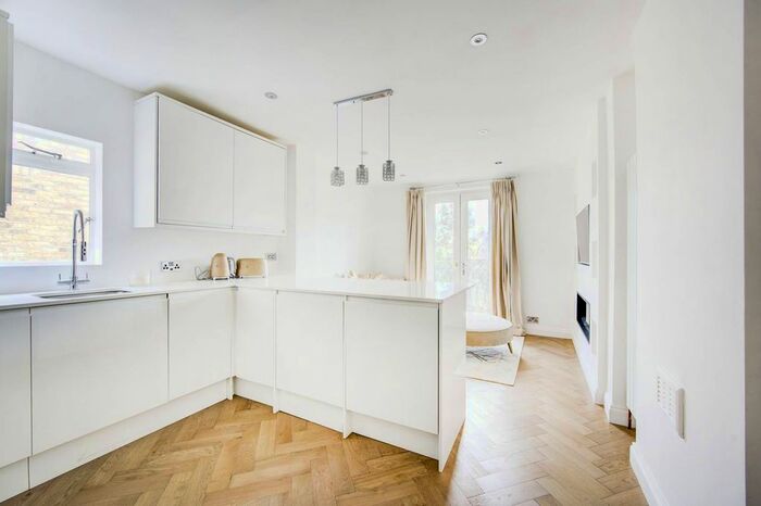 1 Bedroom Flat To Rent In New Kings Road, Parsons Green, London, SW6