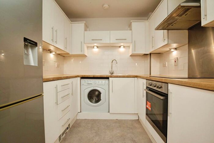 2 Bedroom Flat To Rent In Seager Drive, Caerdydd, CF11