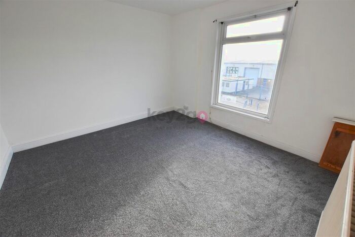 1 Bedroom Flat To Rent In Station Road, Halfway, Sheffield, S20