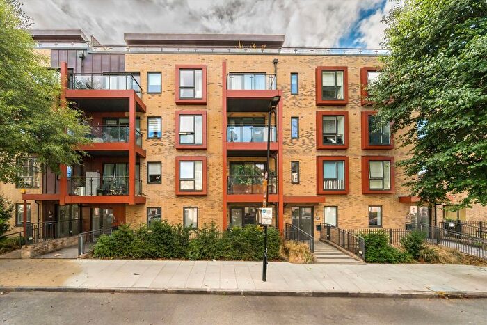 3 Bedroom Flat To Rent In Tollgate Gardens, London, NW6