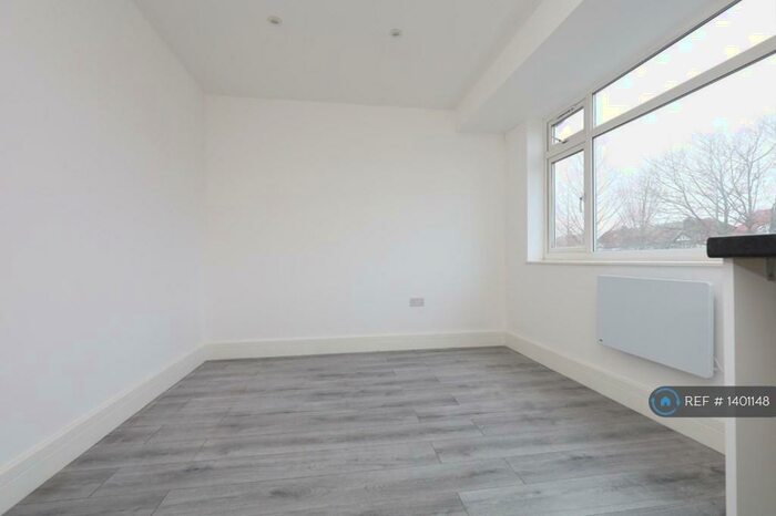 Studio To Rent In Kenilworth Avenue, Harrow, HA2