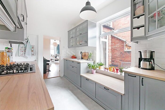 3 Bedroom Terraced House For Sale In Manfield Road -, NN1