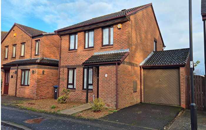 3 Bedroom Detached House For Sale In Chasewood Avenue, Enfield, EN2