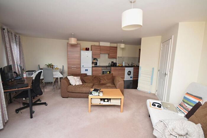 1 Bedroom Flat To Rent In Spectre Court, Hatfield, AL10