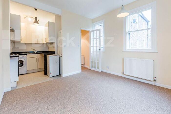 2 Bedroom Flat To Rent In Buckingham Road, De Beauvoir Town, N1