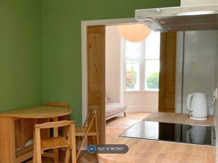 1 Bedroom Flat To Rent In Crosby Road, Forest Gate, E7