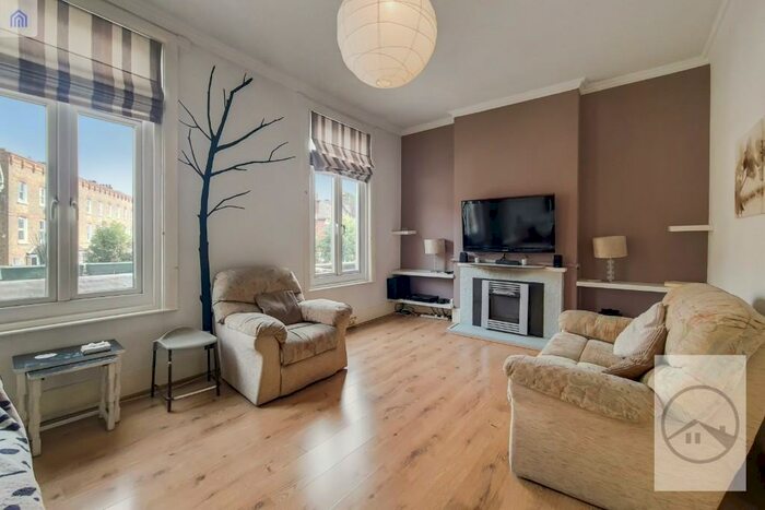 3 Bedroom Flat To Rent In Bedford Hill, London, SW12
