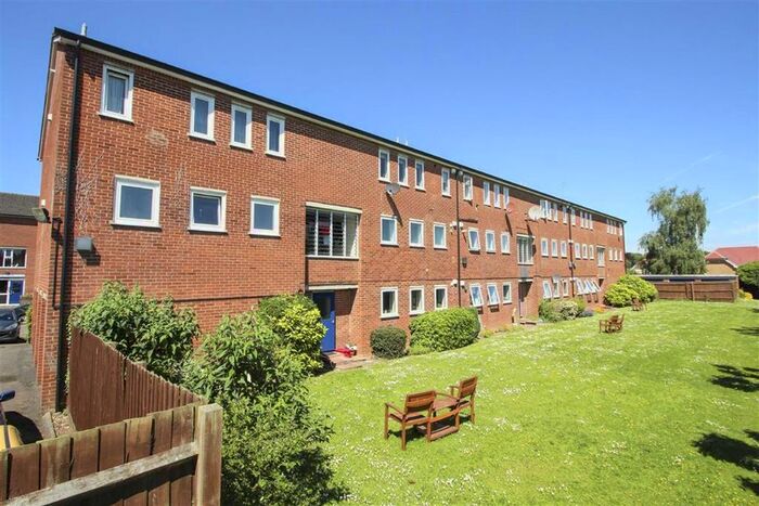 2 Bedroom Flat To Rent In Mikern Close, Bletchley, Milton Keynes, Bucks, MK2