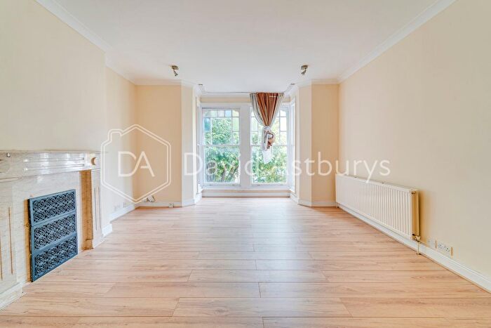 3 Bedroom Flat To Rent In Fairfield Road, Crouch End, London, N8
