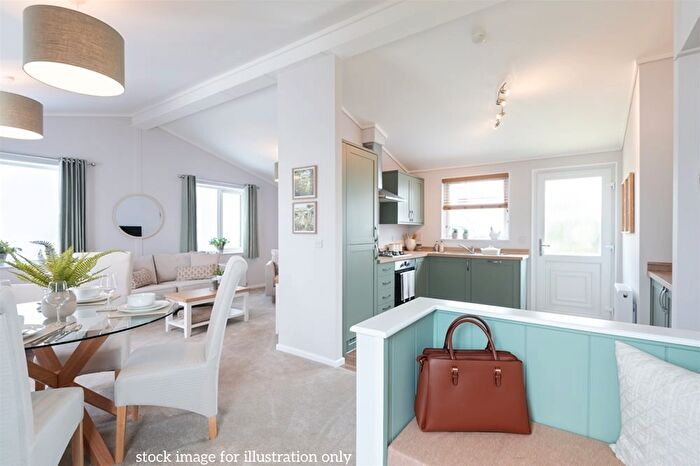 2 Bedroom Park Home For Sale In Truro Heights, Truro, TR1