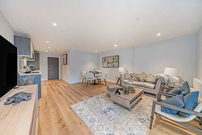 2 Bedroom Flat For Sale In Kingston Road, Wimbledon, SW20